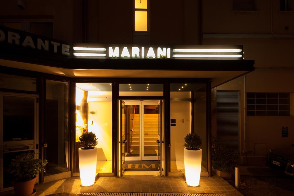 Hotel Mariani Йези Екстериор снимка
