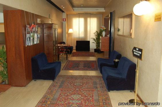 Hotel Mariani Йези Екстериор снимка