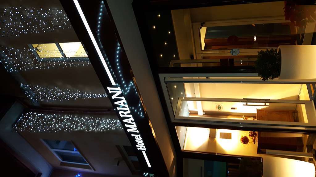 Hotel Mariani Йези Екстериор снимка