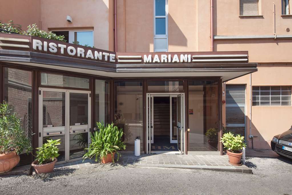 Hotel Mariani Йези Екстериор снимка